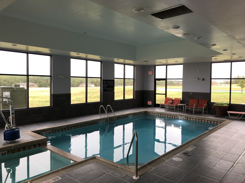 Hampton Inn Pratt - photo 14