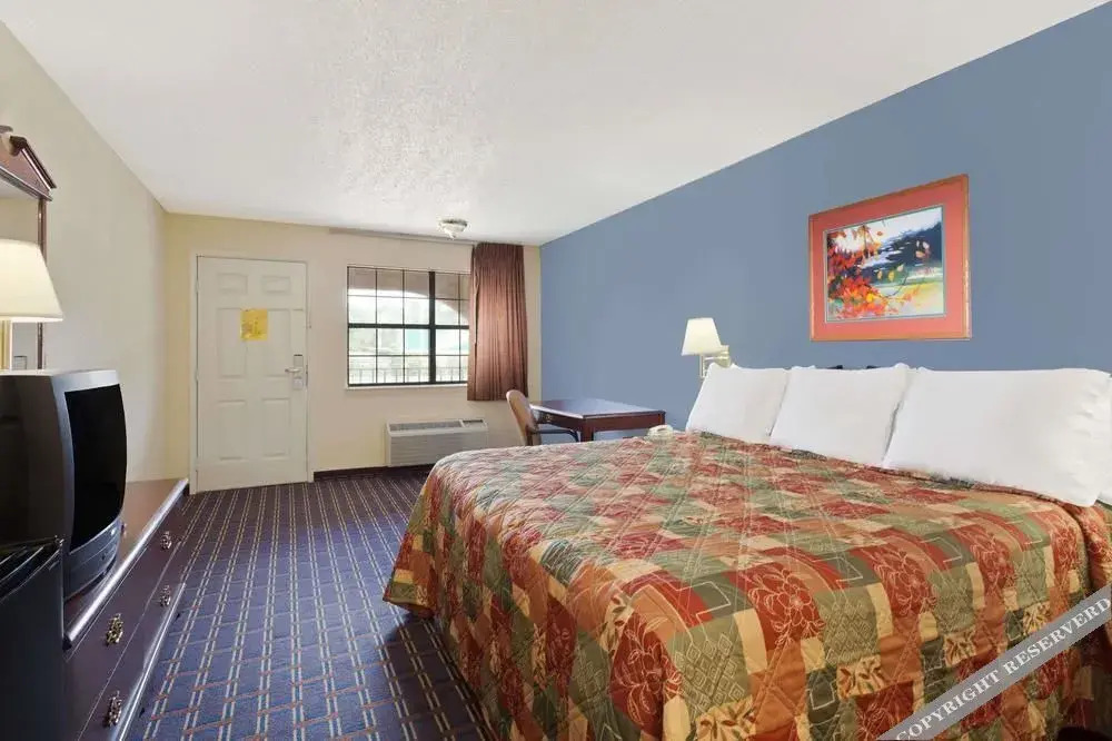 Days Inn by Wyndham Downtown Nashville West Trinity Lane - photo 12