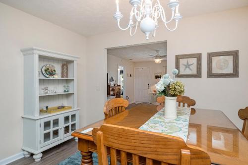 A Lucky Break by Oak Island Accommodations - photo 2