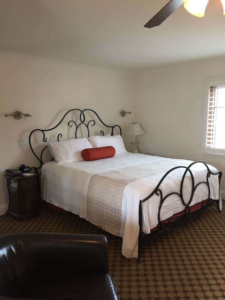 The Eagle Inn - photo 27