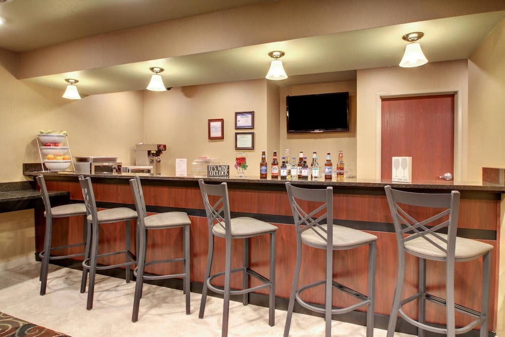 Castle Rock Inn & Suites - photo 50