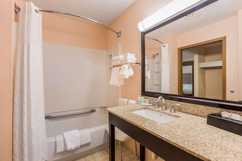 City Express by Marriott Petoskey Harbor Springs - photo 20