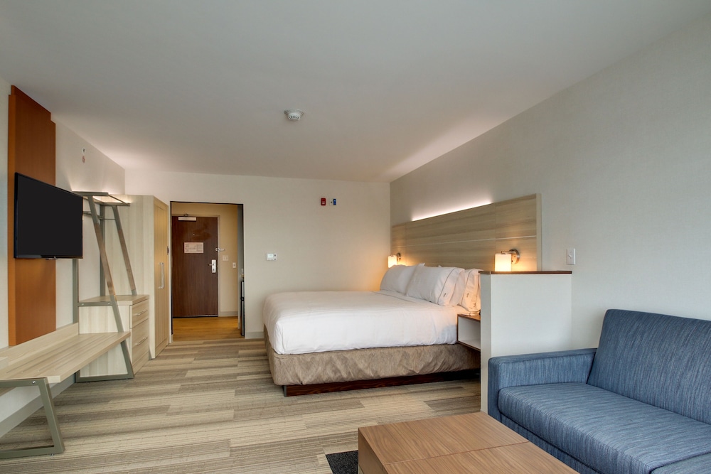 Holiday Inn Express & Suites Galesburg by IHG - photo 15