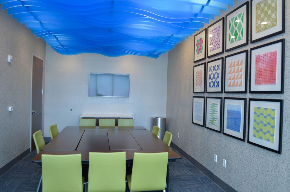 Holiday Inn Express & Suites Raleigh Airport Brier Creek by IHG - photo 16