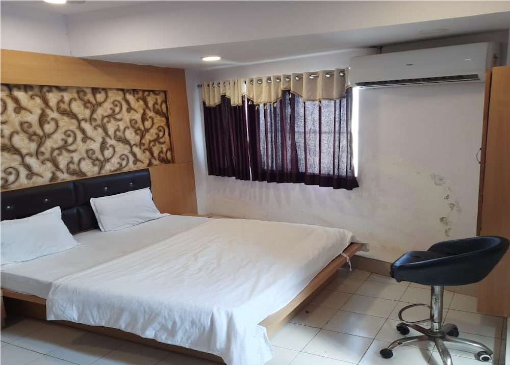 Hotel Dev Palace — Ahmedabad — photo 2