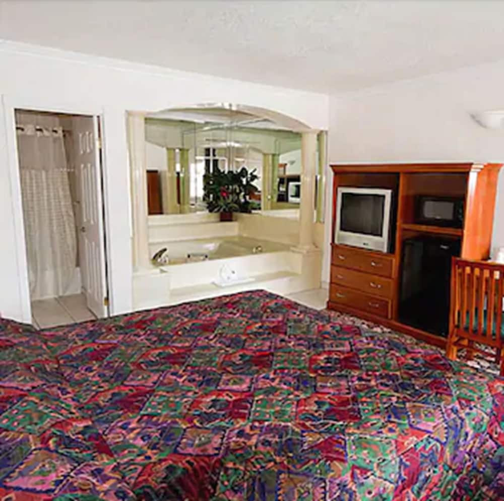 West Coast Inn Near Gem Theatre - photo 21