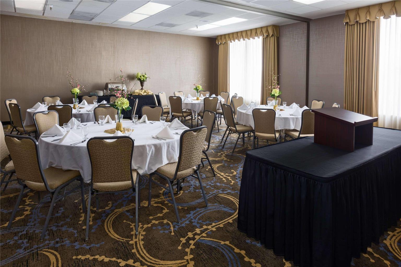 Radisson Hotel Bismarck - photo 11