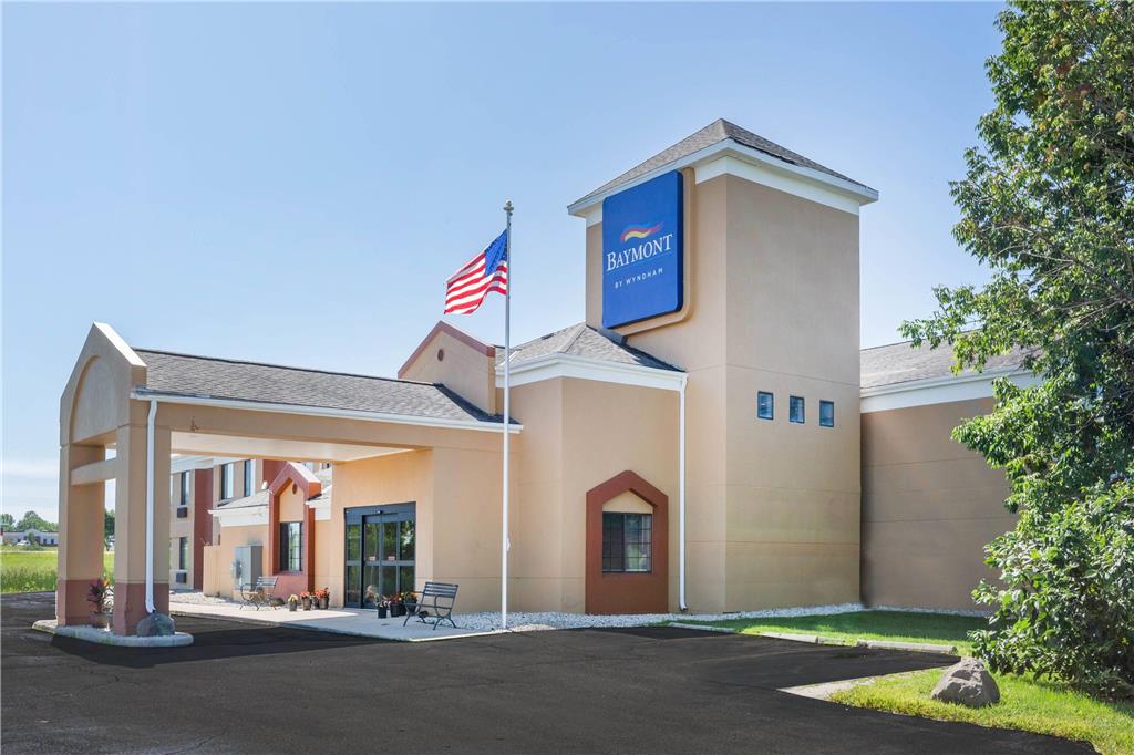 Baymont Inn & Suites by Wyndham Mukwonago - photo 4