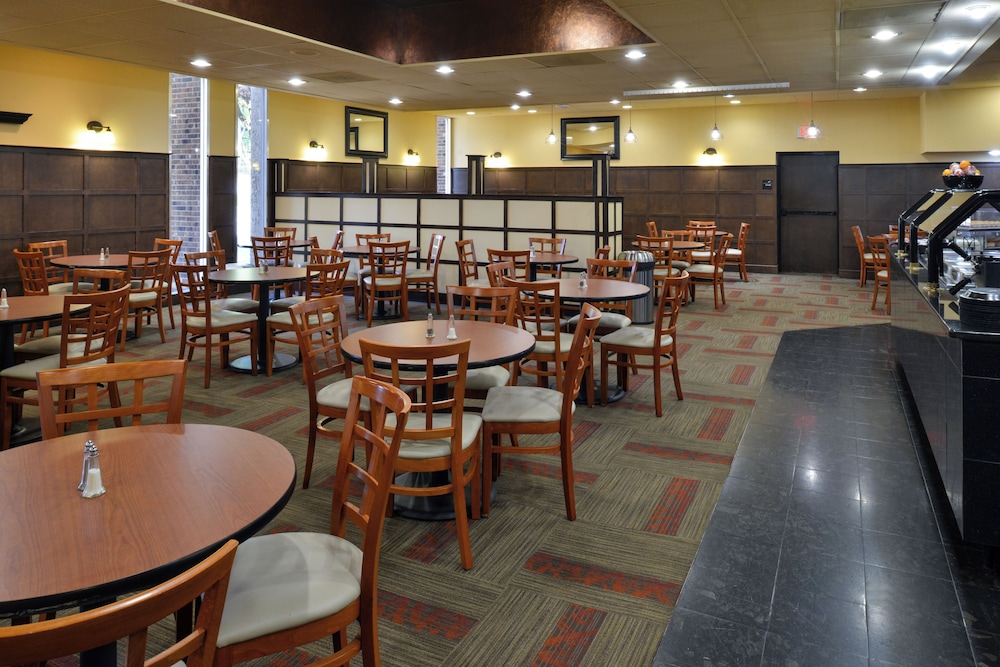 Hawthorne Inn and Conference Center - photo 28