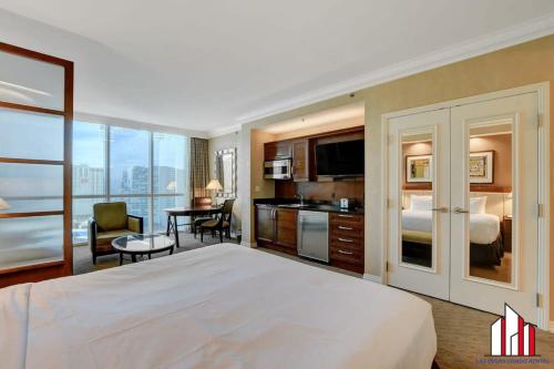 MGM Signature 25 609 Strip View Jacuzzi Studio