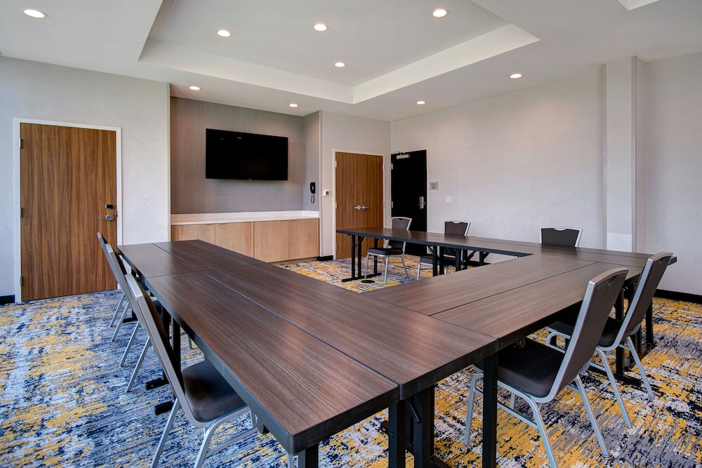 TownePlace Suites by Marriott Cincinnati Airport South - photo 30