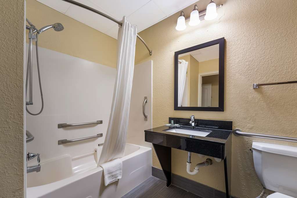 Best Western Bradbury Inn & Suites - photo 32