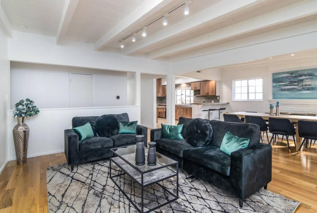 4 Bedroom House Large Pool & SPA in Prime Location — 4-Star Luxury Hotel in North Hollywood, United States