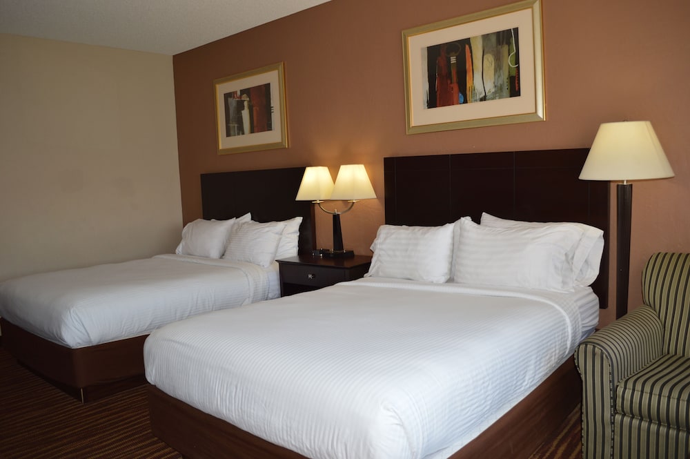 First Choice Inns at the Swell - photo 10