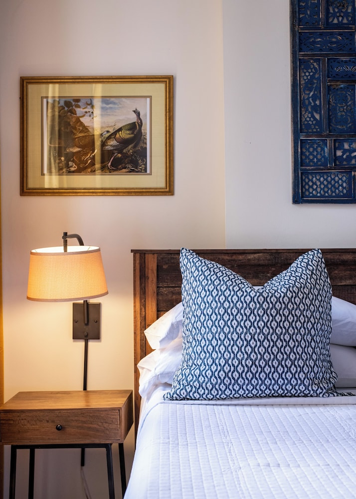 The Woodford Hotel - photo 3