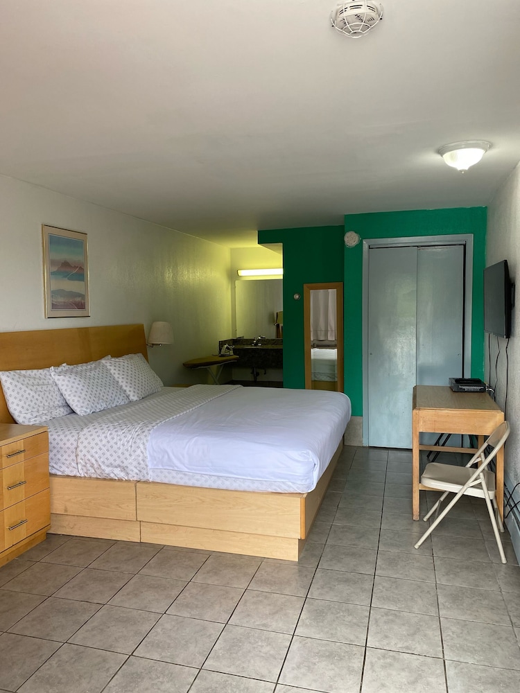 Tides Motor Inn at Stehli Beach - photo 4