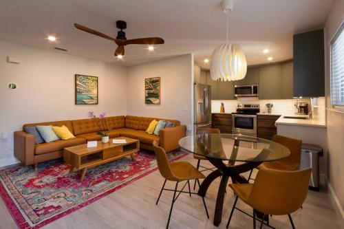 NEW Stylish & Cozy Dune Daisy near Beach & Flagler in New Smyrna Beach, United States