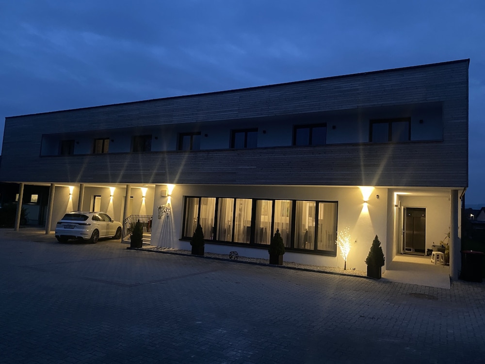 Brandnerhof - carbon neutral hotel in Dietach