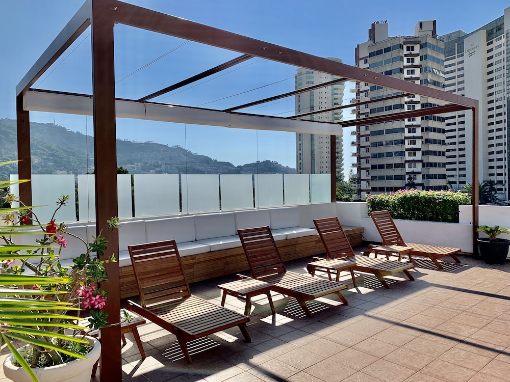 Sundeck
