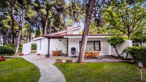Beautiful Holiday Villa in Sani — 4-Star Luxury Hotel in Kassandreia, Greece