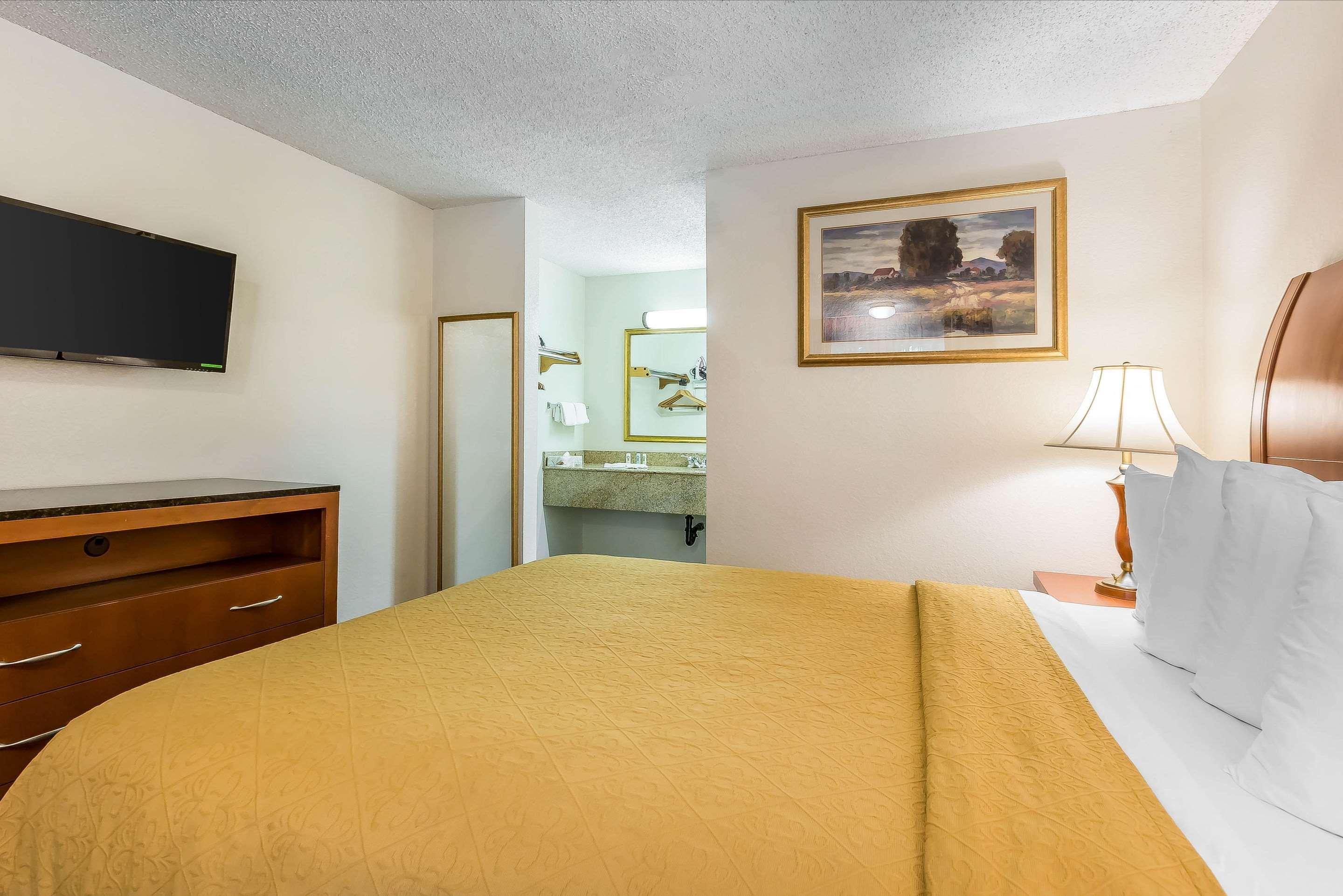Quality Inn & Suites Bakersfield - photo 12
