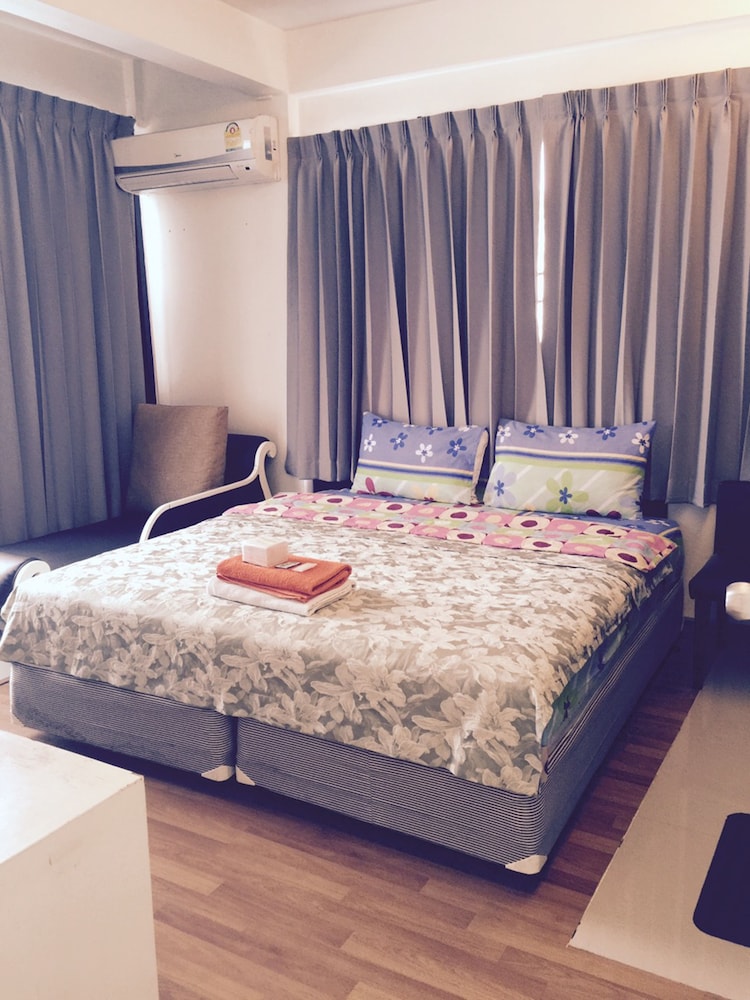 Nine Place Sukhumvit 40 Hostel