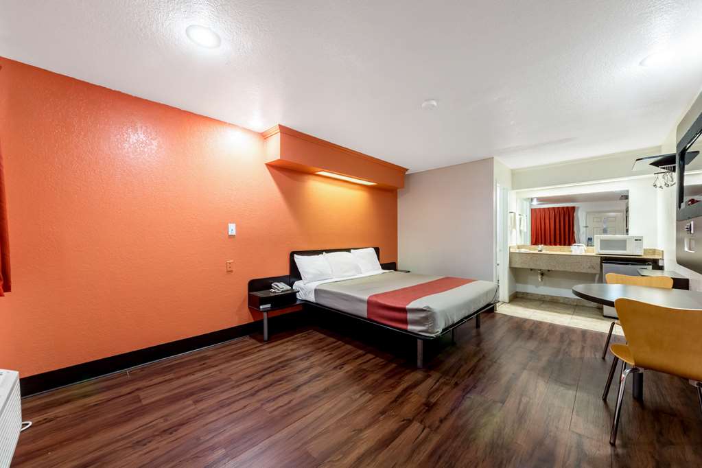 Motel 6 San Antonio Tx Frost Bank Center - photo 12