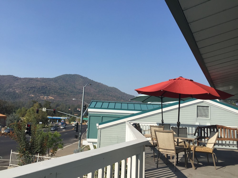 Oakhurst Lodge - photo 20