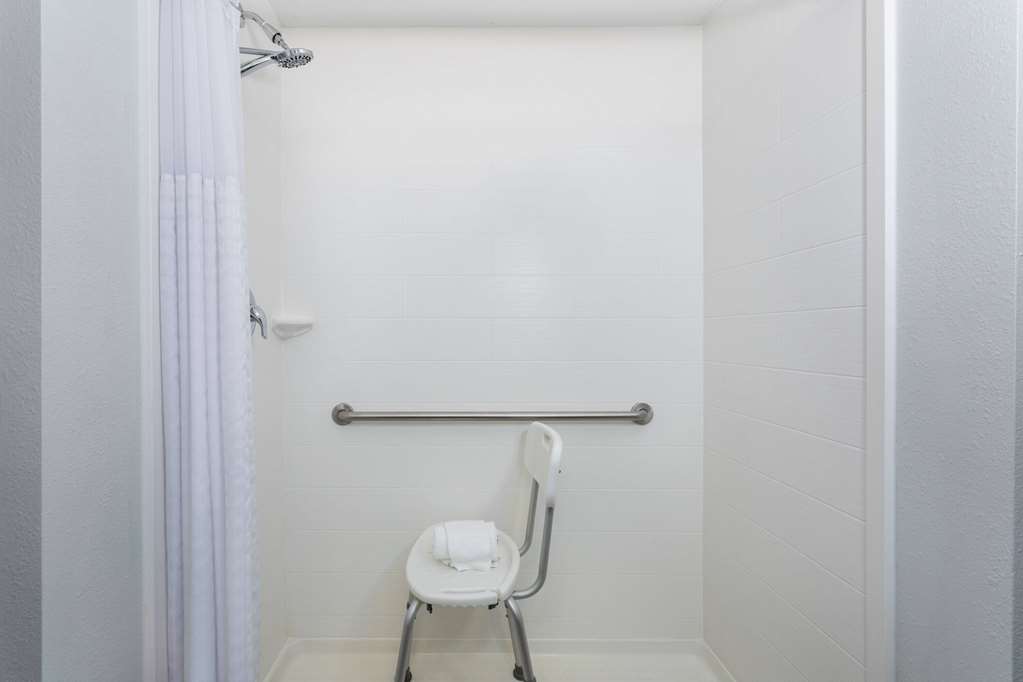 La Quinta Inn & Suites by Wyndham Bonita Springs Naples N. - photo 24