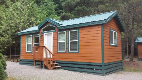 Tall Chief Camping Resort Cottage 4 — hotel in Fall City