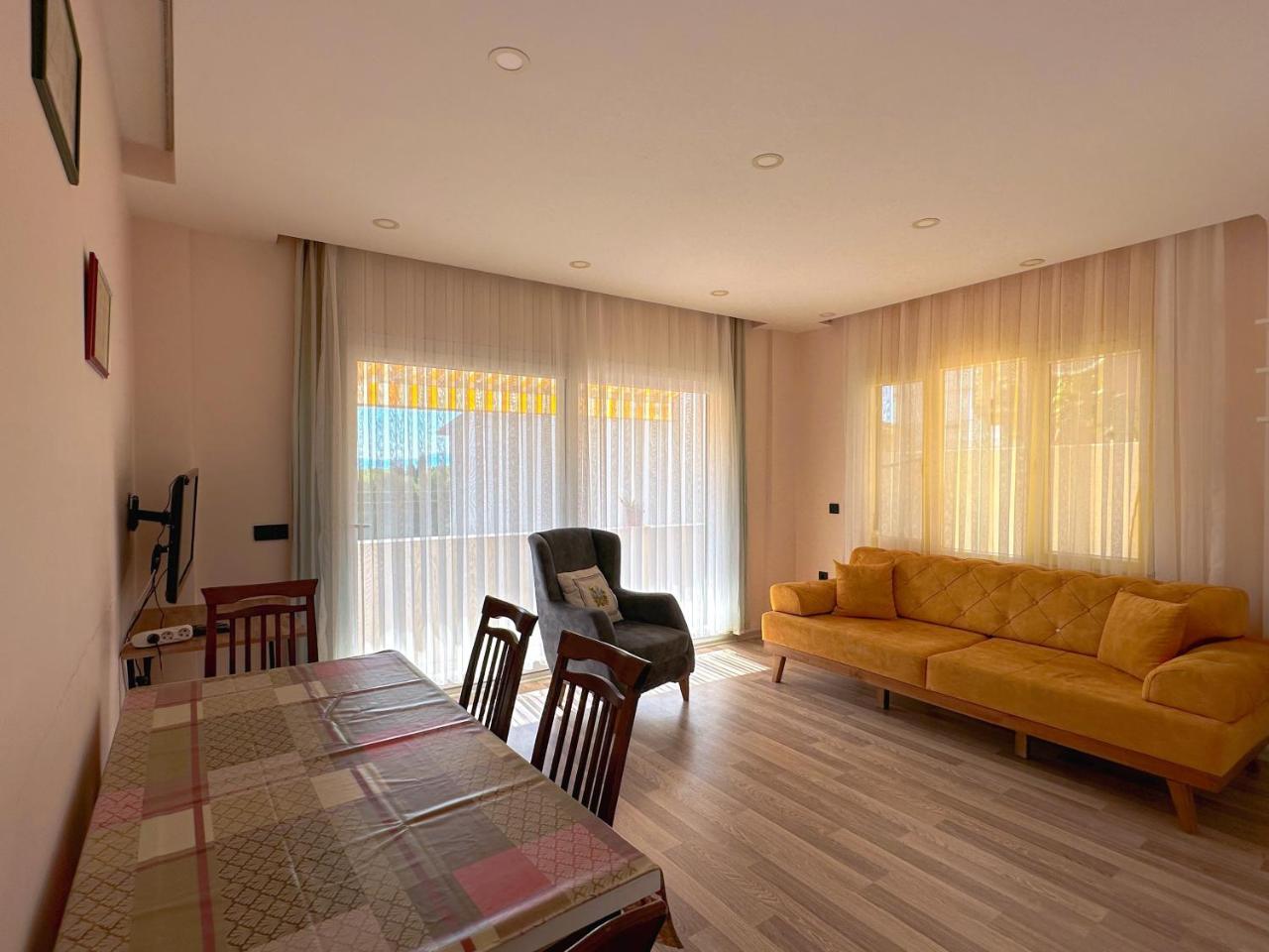 Evalacati Stylish Flat Yellow - carbon neutral hotel in Cesme