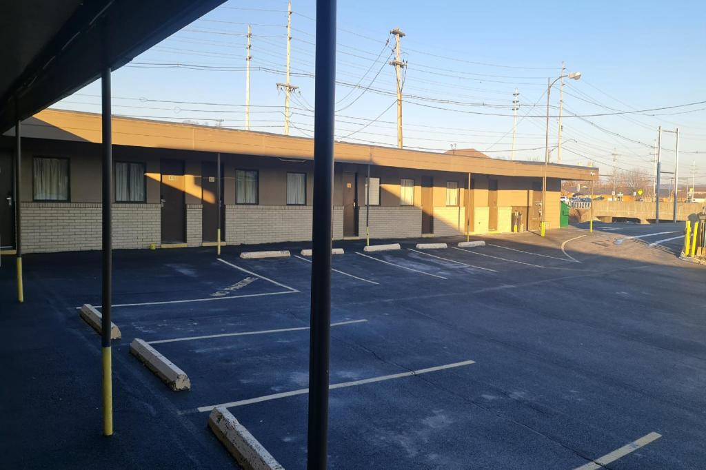 DuBois Manor Motel - photo 8