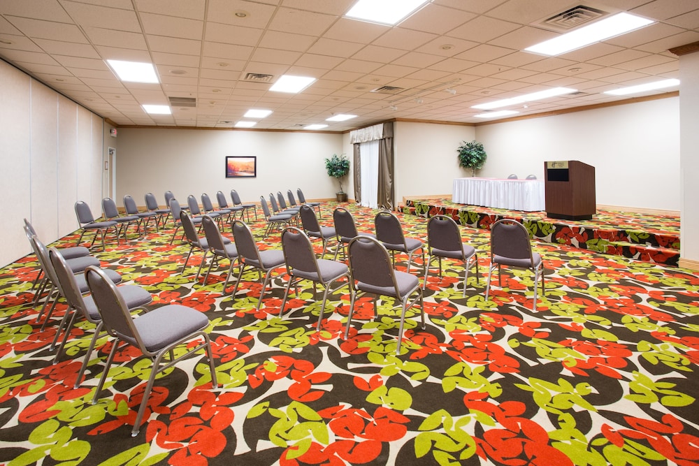 Holiday Inn Express & Suites Lexington by IHG - photo 33