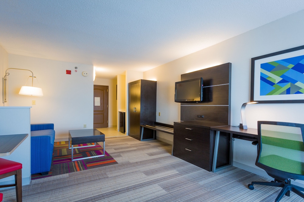 Holiday Inn Express & Suites Reading by IHG - photo 18