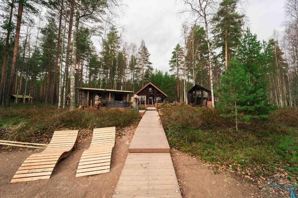 Minivilla Peikonpesä ulkoporeallas & pihasauna pet-friendly hotel Loppi