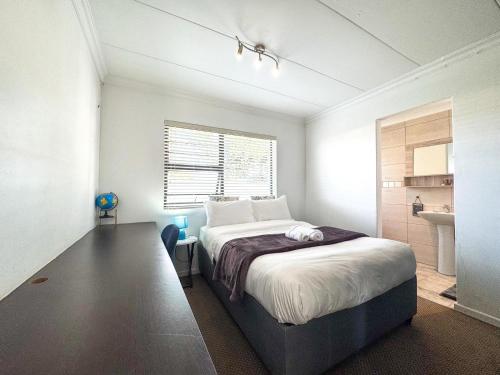 Spacious Double Room for Two with Pool Braai Gas Stove Complete Kitchen Fast WiFi and Private Bathroom