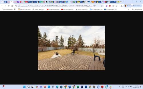 Main floor room 4 22 minute from airport in Edmonton, Canada