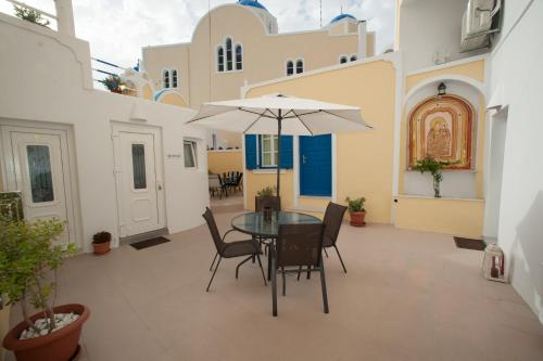 Lefteris Traditional Rooms — 4-Star Luxury Hotel in Fira, Greece