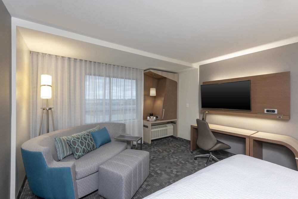Courtyard by Marriott Cleveland Elyria - photo 9