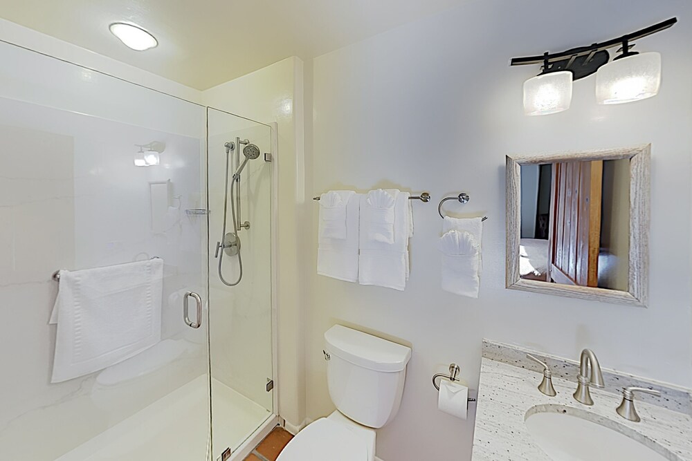 Zona Rosa Suites - photo 17