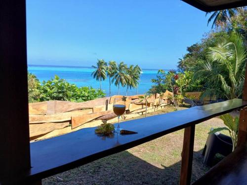 Fare Ohiti face au spot de surf de Haapiti — 4-Star Luxury Hotel in Haapiti, French Polynesia