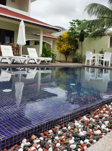 Emma's Guest House and Self Catering — 4-Star Luxury Hotel in Anse Boileau, Seychelles