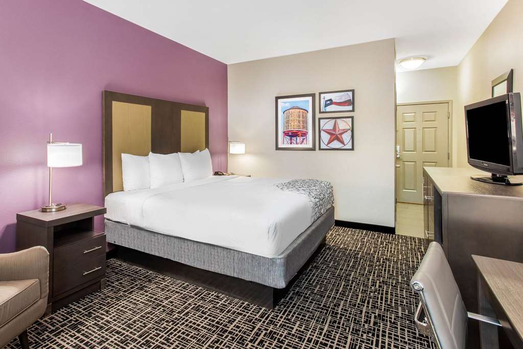 La Quinta Inn & Suites by Wyndham Hillsboro - photo 11