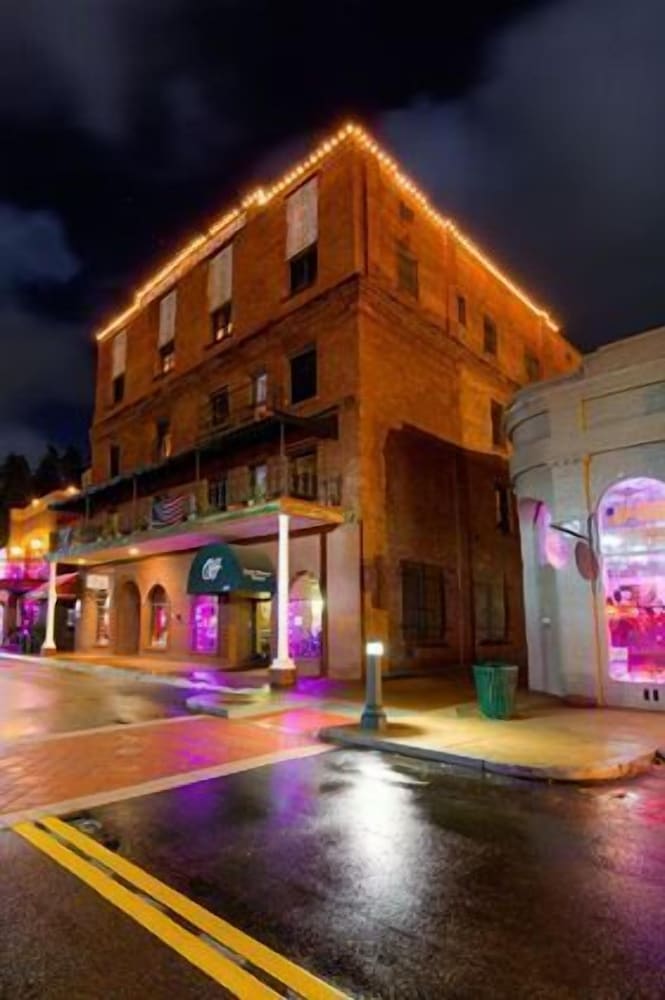 Historic Cary House Hotel - photo 33