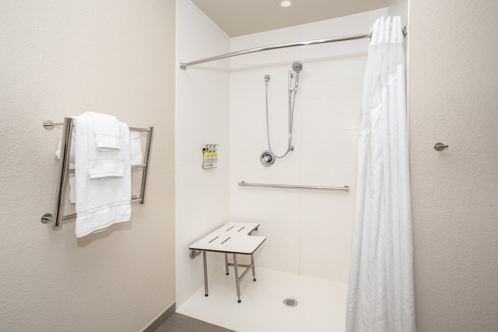 Holiday Inn Express & Suites Manhattan by IHG - photo 19