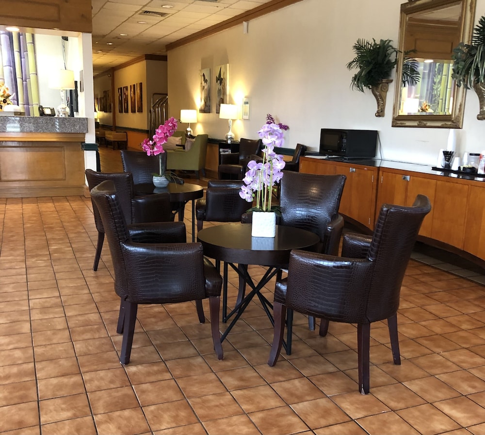 The Grand Hotel Spindletop - photo 9