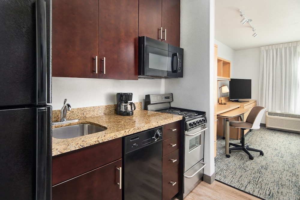 TownePlace Suites Garden City - photo 4