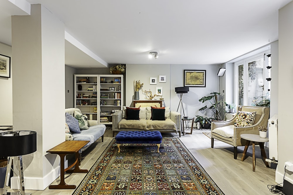 Elegance in Westminster: Victoria Vibes Apartment — 4-Star Luxury Hotel in London, United Kingdom