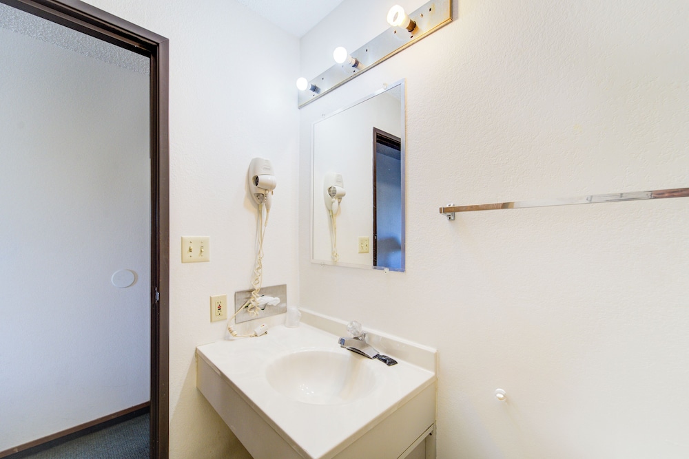 Capital O Amerihost Inn and Suites Kingdom City Hwy 54 MO - photo 51