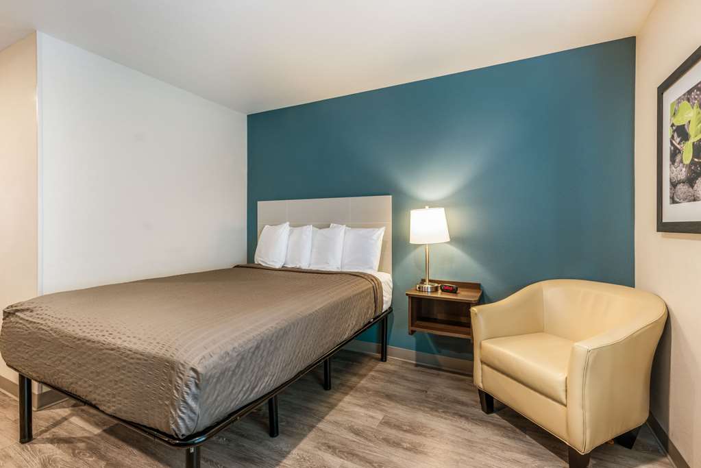 WoodSpring Suites Linden - photo 17